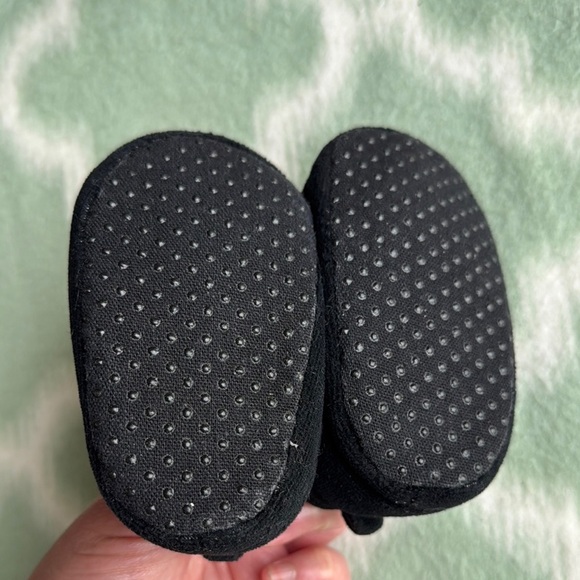 NEW NHL Minnesota Wild Black Baby Booties with White Laces - Picture 3 of 3